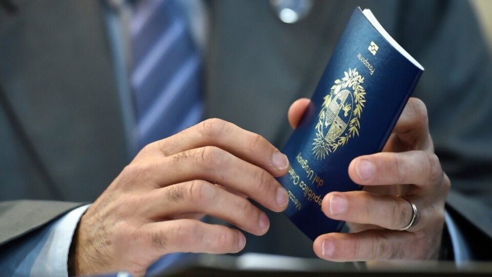 En la línea de flotación: Pasaportes sanitarios y certificados de vacunación. Primera parte — Informes  — La Pecera | Azul 101.9