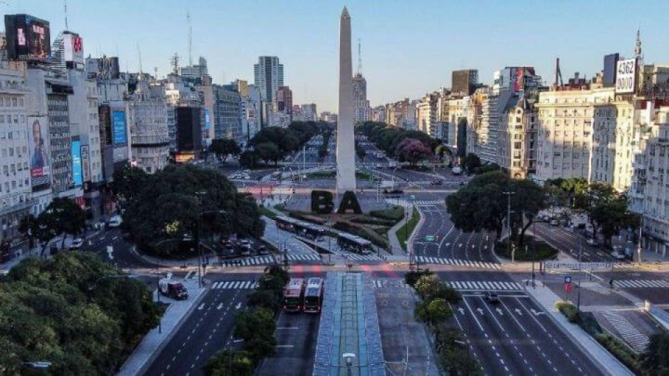 Zarpando a Ultramar: La argentinidad al palo — Corresponsales  — La Pecera | Azul 101.9