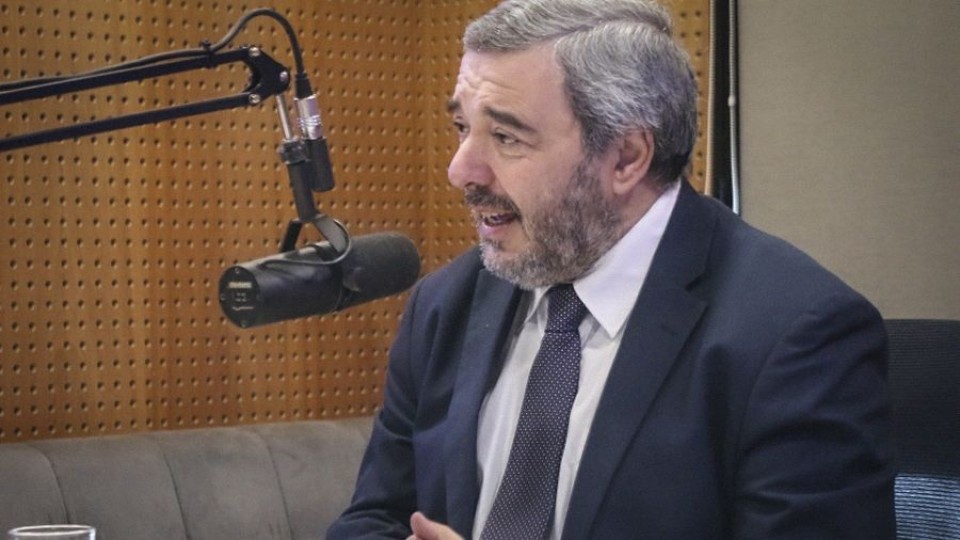 Mario Bergara: “Hay un claro incumplimiento de promesa de campaña” — Entrevista — 12 PM | Azul 101.9