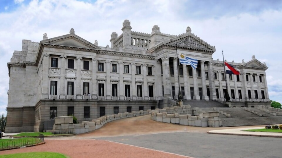 La Legislatura 50 — Columnas — La Pecera | Azul 101.9