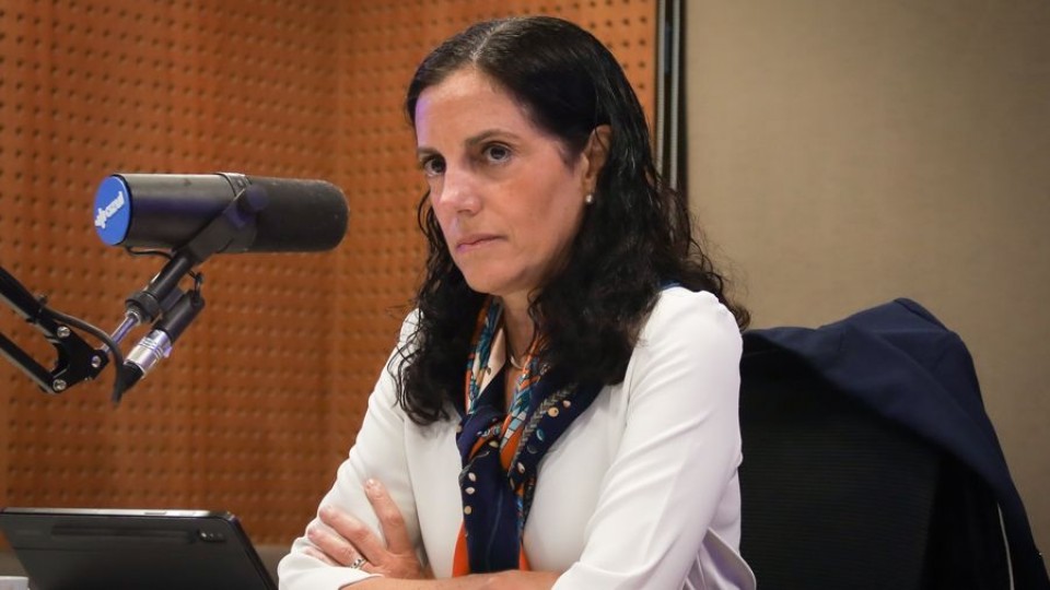 Azucena Arbeleche: Aprobar el plebiscito “es irse a la B” —  Entrevista — 12 PM | Azul 101.9