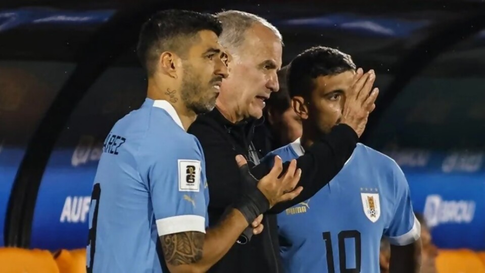 Suárez criticó a Bielsa y lo responsabilizó por el mal ambiente que se vive hoy en la selección —  Deportes — Primera Mañana | Azul 101.9