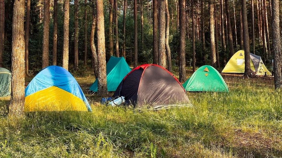 La Película: El Campamento Legislativo — Humor  — La Pecera | Azul 101.9