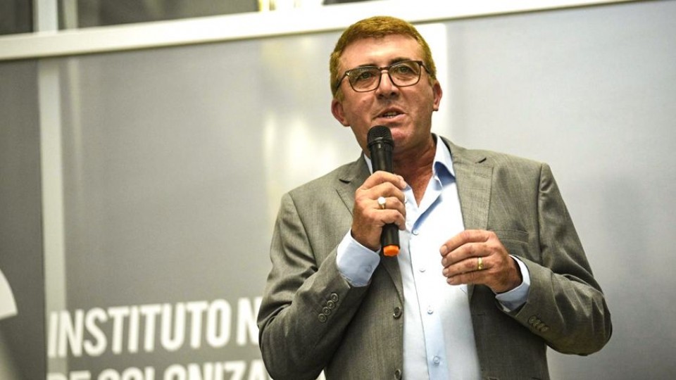 Los entretelones del préstamo del Instituto Nacional de Colonización adjudicado a su propio presidente  — Columnas — La Pecera | Azul 101.9