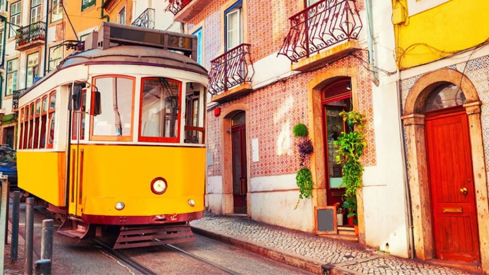 La Película: Traición entre Lisboa y París — Humor  — La Pecera | Azul 101.9