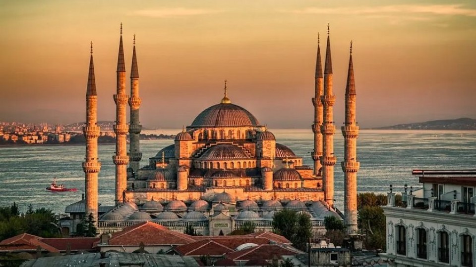 Mar de Fondo desde Estambul —  Columnas — La Pecera | Azul 101.9