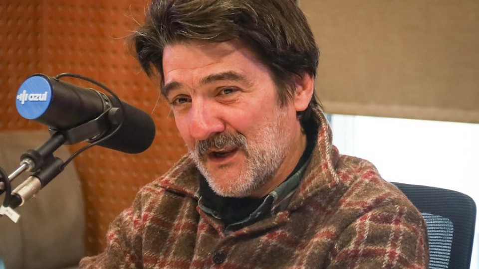 César Troncoso: “Me cuesta un mundo que cada vez ría menos” — Entrevista — 12 PM | Azul 101.9