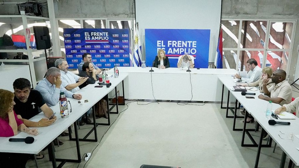 Se mueve la interna de la izquierda — Columnas — La Pecera | Azul 101.9