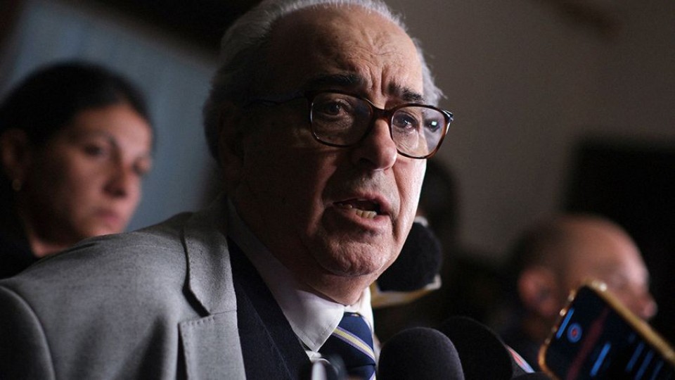 El juego de la silla... y el Estado soy yo — Columnas — La Pecera | Azul 101.9