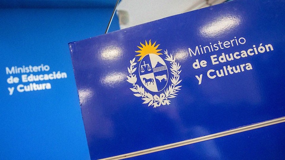 El abogado Pablo Schiavi analizó la “requisitoria” del MEC a El País: “Es impresentable e ilegal” — Entrevistas  — La Pecera | Azul 101.9