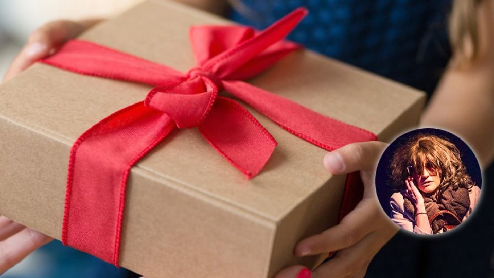 Mabel contra el amigo invisible — Humor  — La Pecera | Azul 101.9