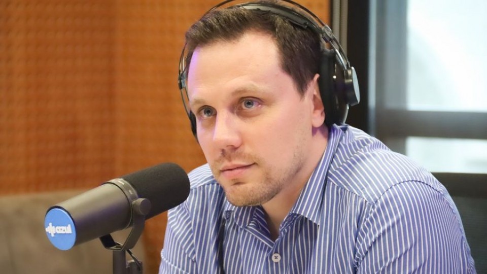 Pablo Londinsky y la historia detrás de “El Loco de la Bandera” — Entrevista — 12 PM | Azul 101.9