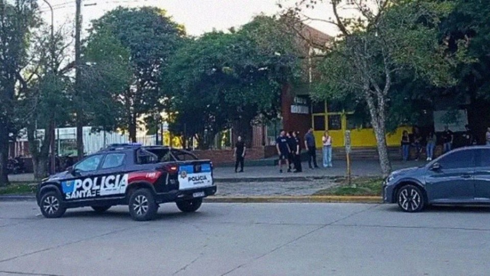 Tragedia en las aulas, pelea por YPF y ruido político en Argentina — Corresponsales  — La Pecera | Azul 101.9