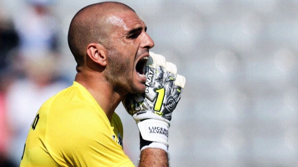 Lucero Álvarez: vivir al límite bajo los tres palos — Entrevista — 12 PM | Azul 101.9