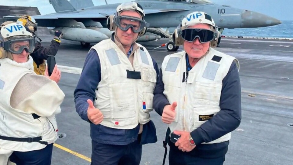 La Película: El duelo de los portaaviones — Humor  — La Pecera | Azul 101.9