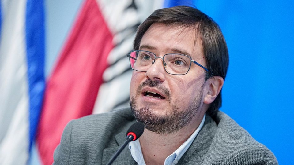 “Se utilizó la vía de la adopción por excepcionalidad, que se regularizó a través de la LUC” — Audios — Mapa del D&iacute;a | Azul 101.9