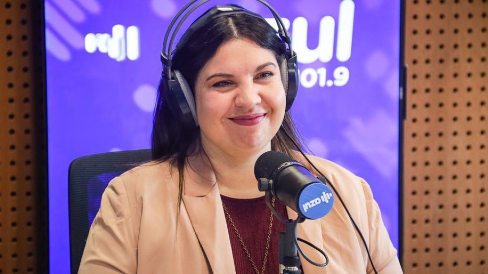 Adolescentes y redes sociales: ¿Prohibir o educar? — Entrevistas  — La Pecera | Azul 101.9