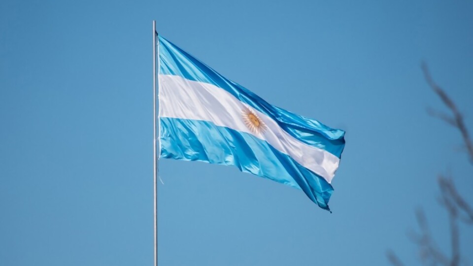 Saltombide sale en defensa de los argentinos — Humor  — La Pecera | Azul 101.9