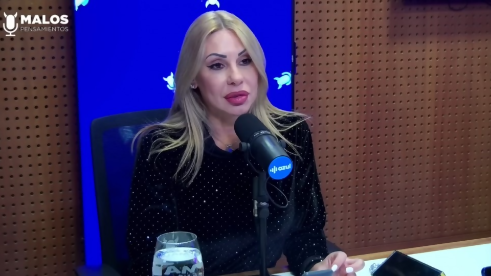La entrevista: Mónica Farro —  La Entrevista — Malos Pensamientos | Azul 101.9