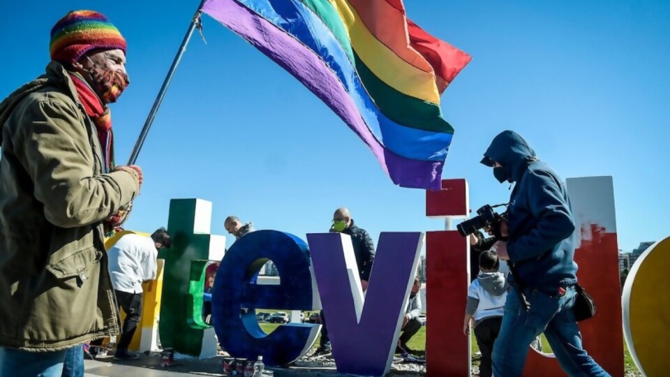 Orgullo LGBT — Sumergidos en el fondo — La Pecera | Azul 101.9