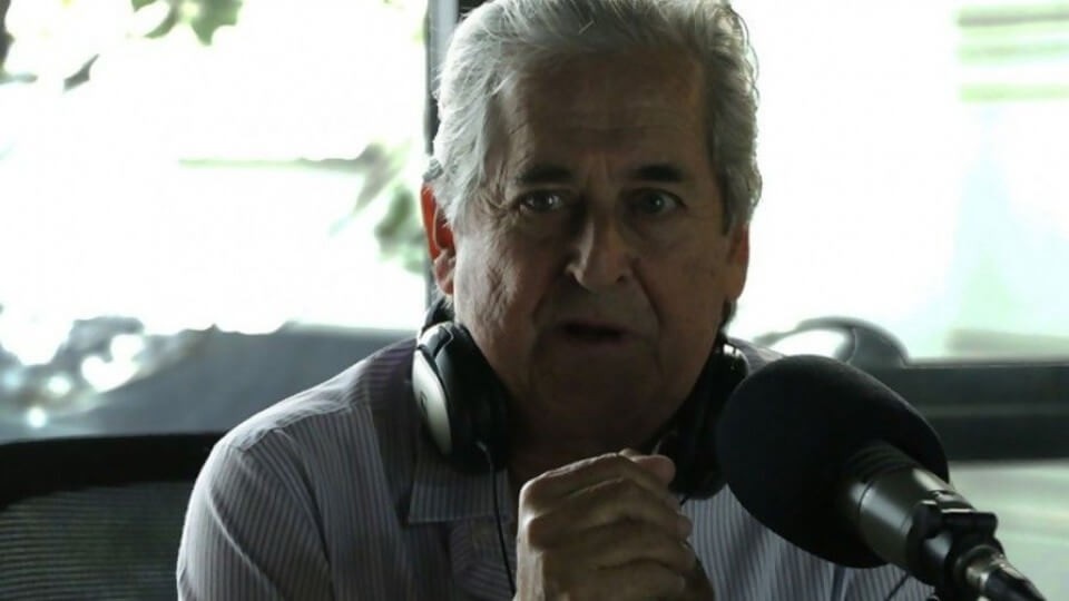 Entrevista: Conrado Hughes — Entrevista — 12 PM | Azul 101.9