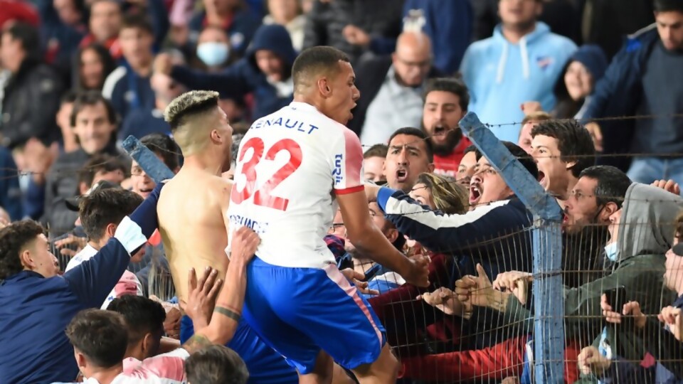 Deportes: Nacional ganó y sigue en carrera — Deportes — Primera Mañana | Azul 101.9