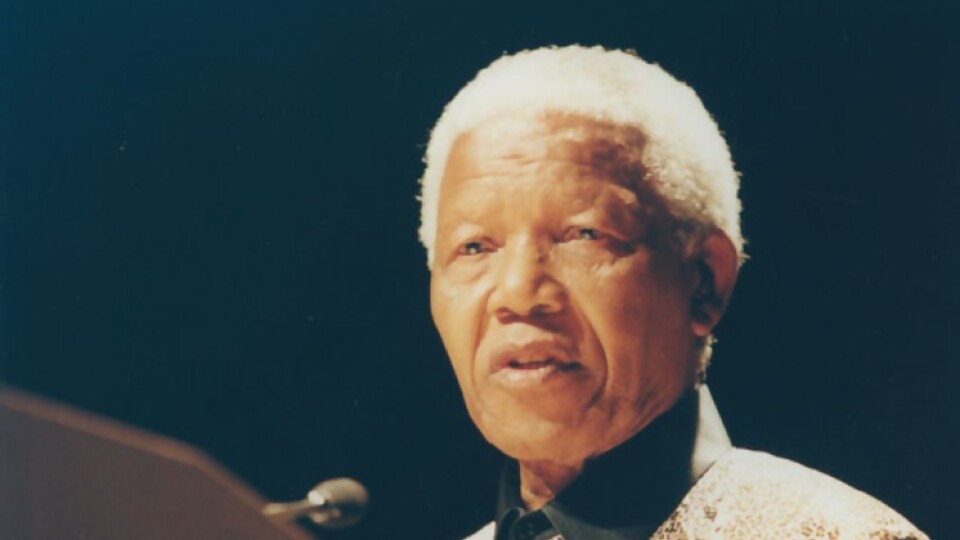 Relatos de Pecera: Nelson Mandela —  Relatos de Pecera — La Pecera | Azul 101.9