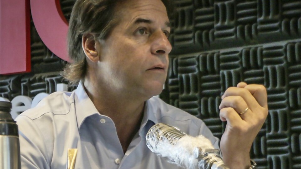 Lacalle Pou sobre referéndum: “Mucha gente va a votar a favor o en contra del gobierno” —  Entrevistas — Primera Mañana | Azul 101.9