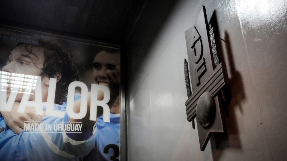Una reunión que puede acercar o alejar el regreso del fútbol —  Deportes — Primera Mañana | Azul 101.9