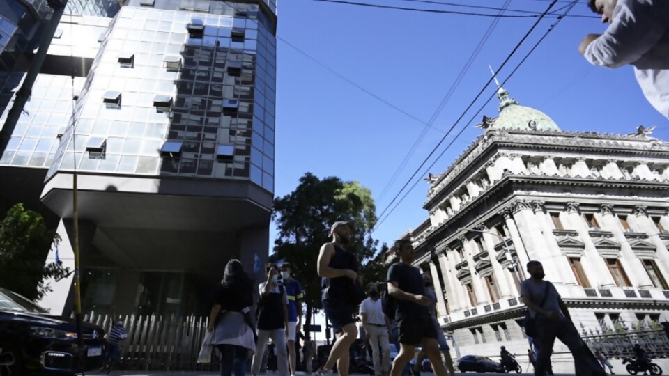El acuerdo del gobierno argentino con el FMI para financiar la deuda —  Corresponsales  — La Pecera | Azul 101.9