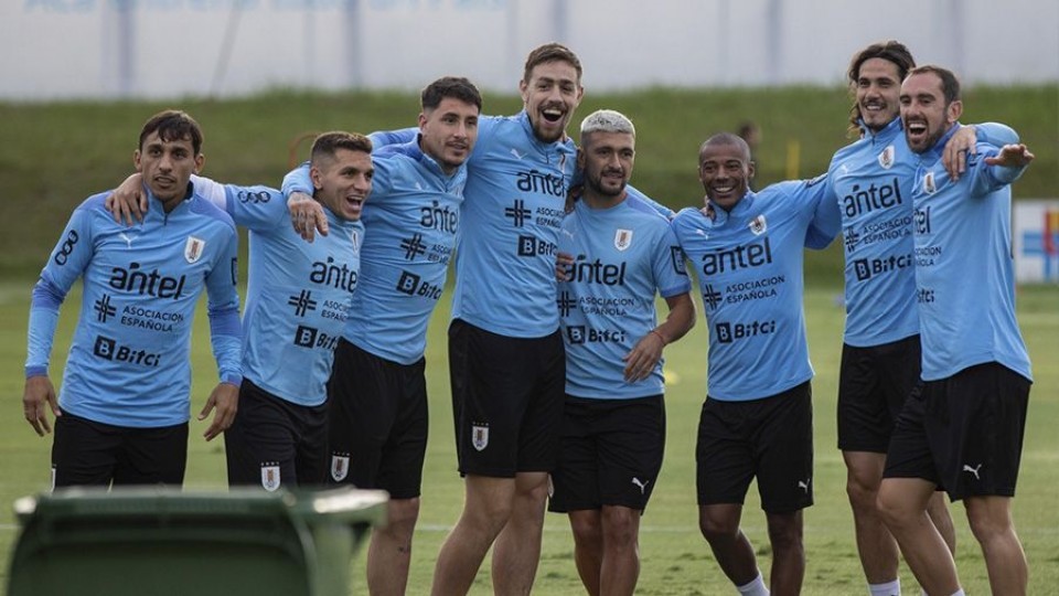 Uruguay define el equipo para enfrentar a Perú —  Deportes — Primera Mañana | Azul 101.9