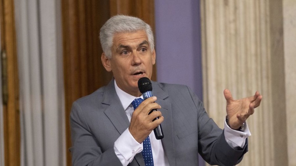 Goñi: “En el caso de Gerardo Núñez, como otros casos, lo único que no puede hacer el parlamento es mirar para el costado” — Entrevista — 12 PM | Azul 101.9