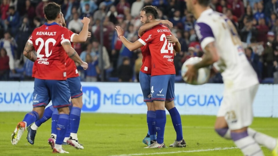 Nacional ganó con lo justo y sigue en la pelea —  Deportes — Primera Mañana | Azul 101.9