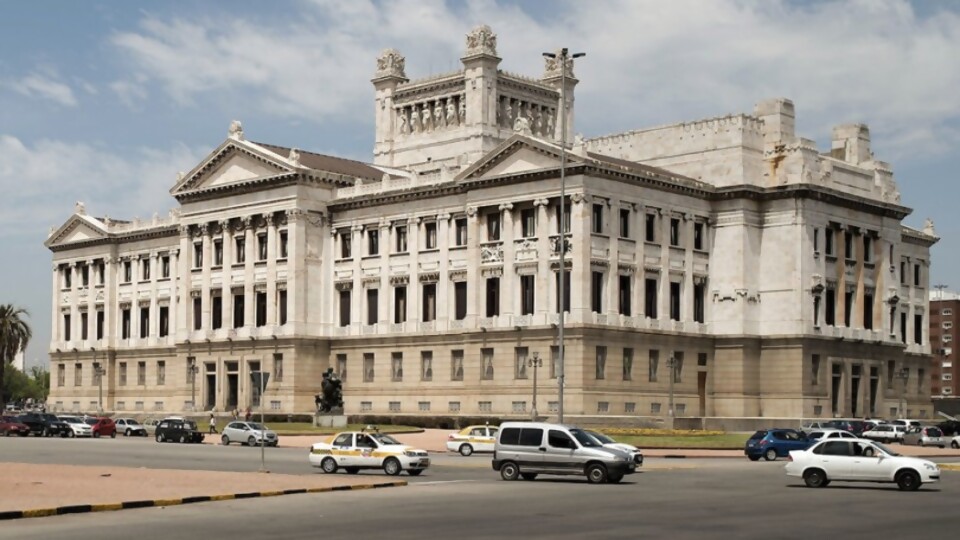 La pipa de la Paz en la política uruguaya y el humo de la historia — Columnas — La Pecera | Azul 101.9