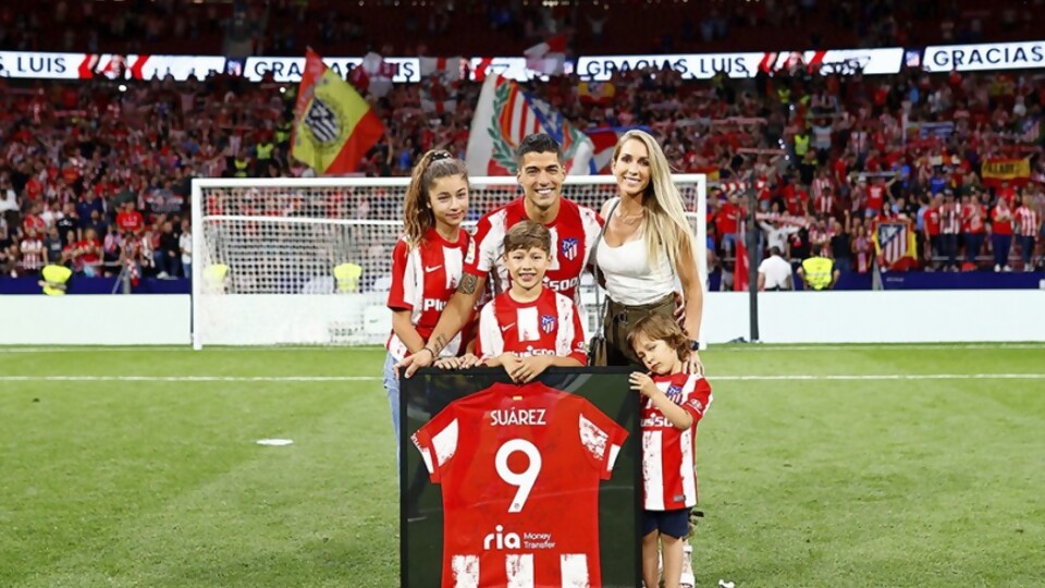 La emoción de Suárez en su despedida del Atlético de Madrid —  Deportes — Primera Mañana | Azul 101.9