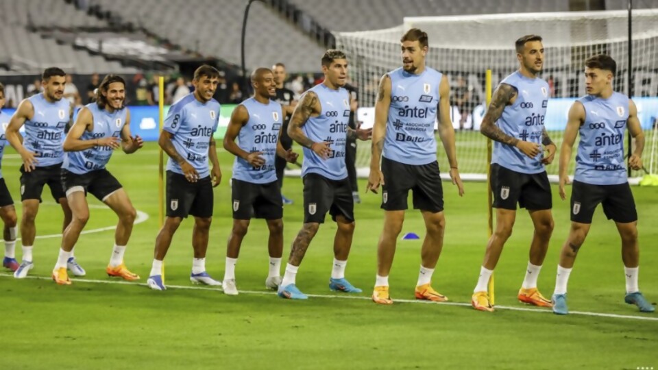 Uruguay sale a la cancha y se prepara para el Mundial —  Deportes — Primera Mañana | Azul 101.9