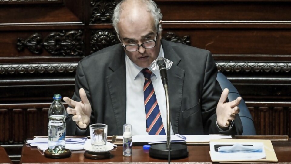 Penadés: “El objetivo del Frente Amplio con el llamado a sala al ministro Heber es generar alarma pública” — Entrevistas — Primera Ma&ntilde;ana | Azul 101.9