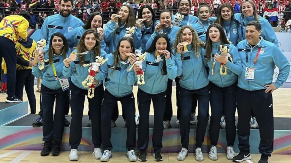 El básquetbol femenino se subió al podio — Deportes — Primera Mañana | Azul 101.9