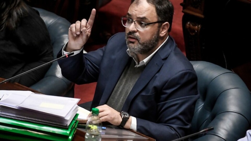 Carrera: “Consideramos que Heber cometió el delito de fraude y engañó a toda la población” — Entrevistas — Primera Ma&ntilde;ana | Azul 101.9