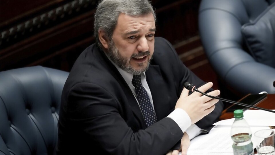 Bergara: “Es una propuesta injusta porque la carga de aportes cae sobre los trabajadores” — Entrevistas — Primera Ma&ntilde;ana | Azul 101.9