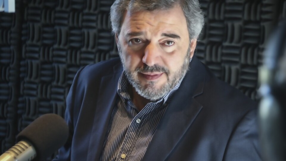 Bergara: “El Banco Central debería intervenir en el mercado cambiario para frenar la caída del dólar” — Entrevistas — Primera Ma&ntilde;ana | Azul 101.9