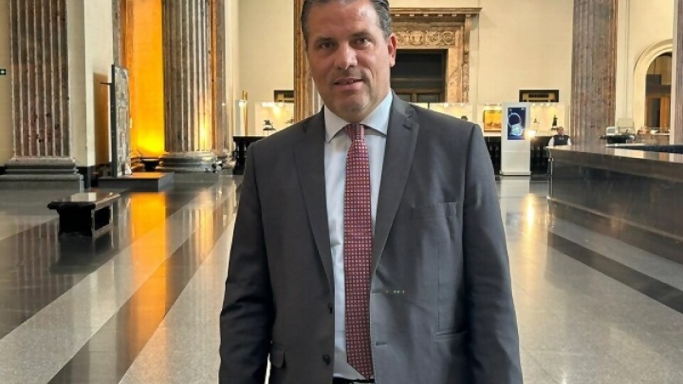 Ferrer: “En los últimos dos años el 60% de las operaciones del BROU se hicieron de forma digital” — Entrevistas — Primera Ma&ntilde;ana | Azul 101.9