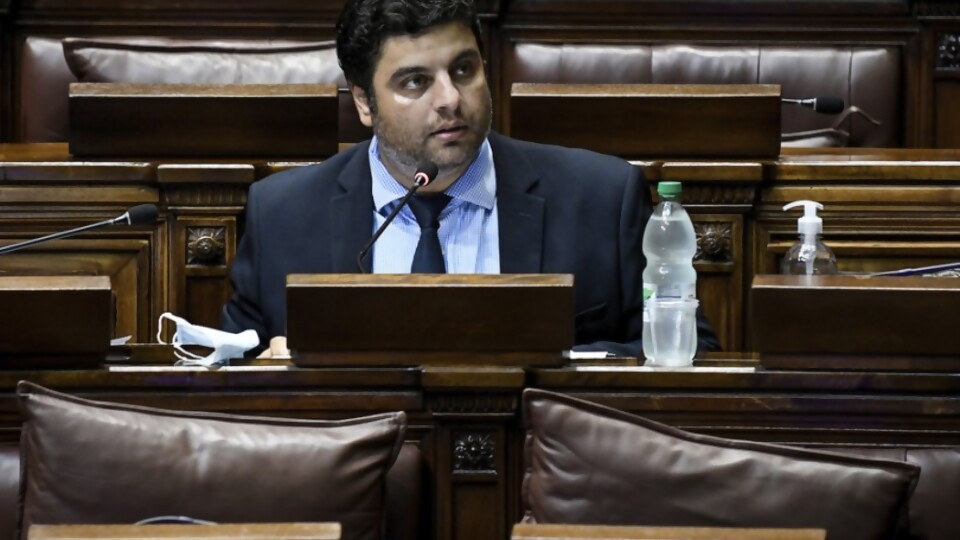 Jisdonian: “El Frente Amplio se sacó la responsabilidad y le pasó la pelota a este gobierno” — Entrevistas — Primera Ma&ntilde;ana | Azul 101.9