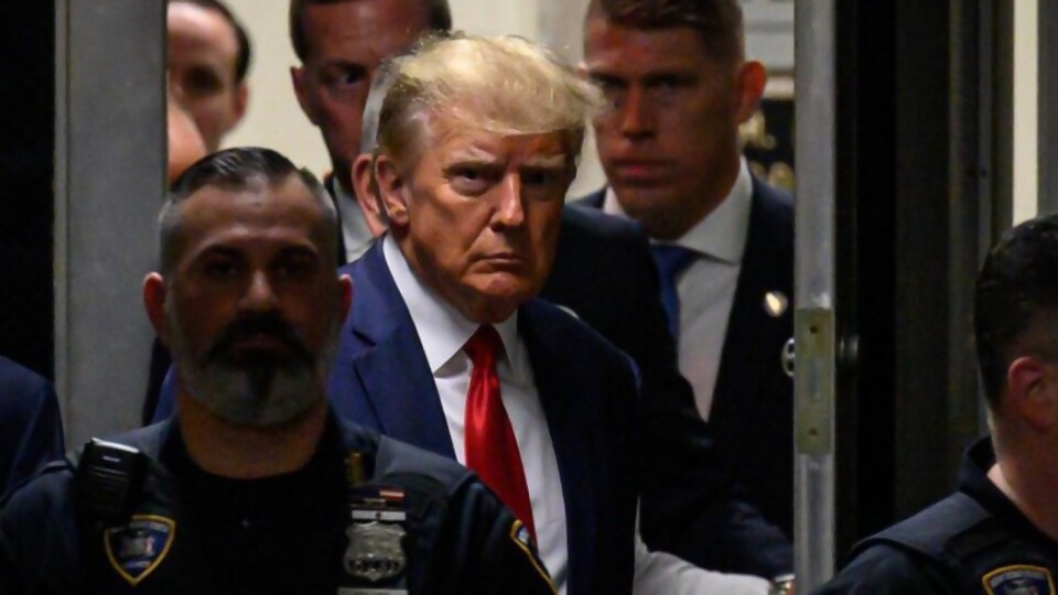 Donald Trump: el primer expresidente estadounidense en enfrentar cargos penales — Columna Internacional — 12 PM | Azul 101.9