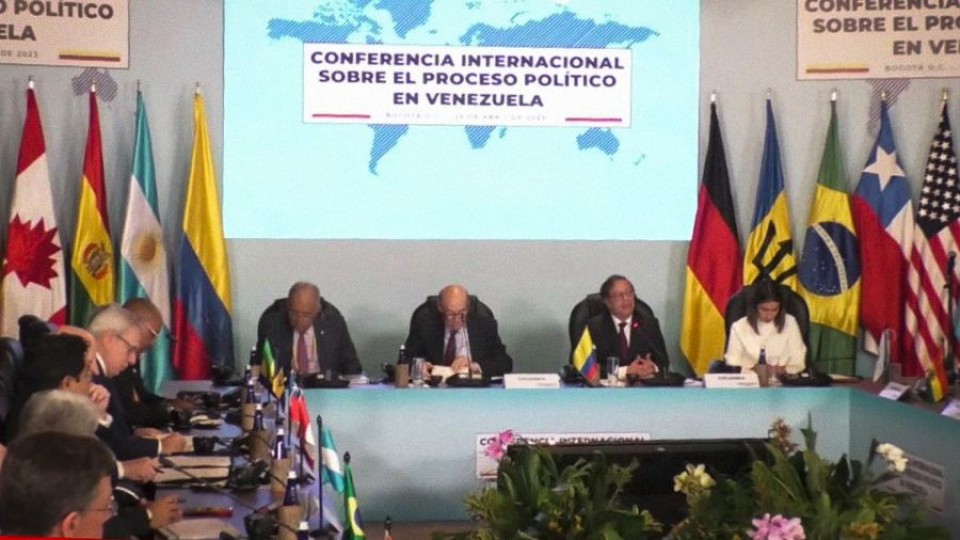 ¿Porqué nuestro país no participa del encuentro que busca una salida al conflicto en Venezuela? —  Actualidad — 12 PM | Azul 101.9