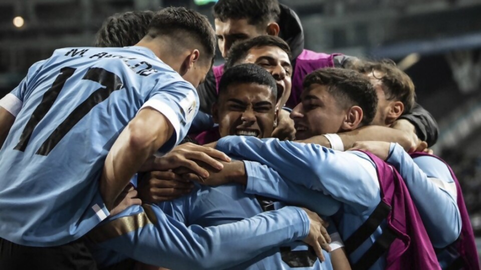 Uruguay arrancó el Mundial con una goleada —  Deportes — Primera Mañana | Azul 101.9