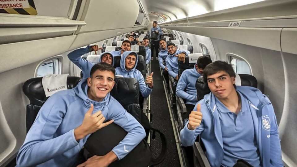 Los contratiempos de Uruguay para llegar a Santiago del Estero —  Deportes — Primera Mañana | Azul 101.9