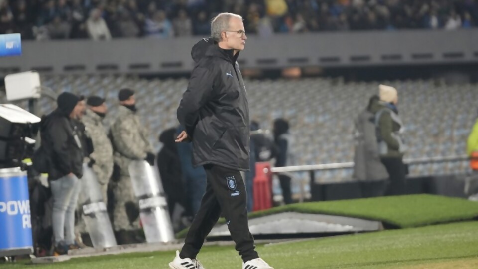 El debut de Bielsa en Uruguay; Intensidad, movilidad y goles — Deportes — Primera Mañana | Azul 101.9