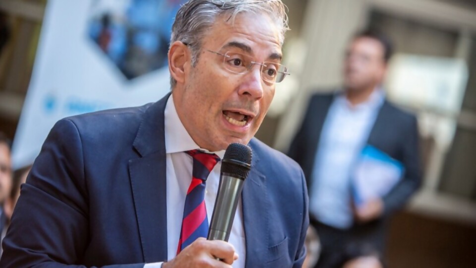 Silva: “Hay que tomar conciencia de que la educación tiene problemas graves y severos” — Entrevistas — Primera Ma&ntilde;ana | Azul 101.9