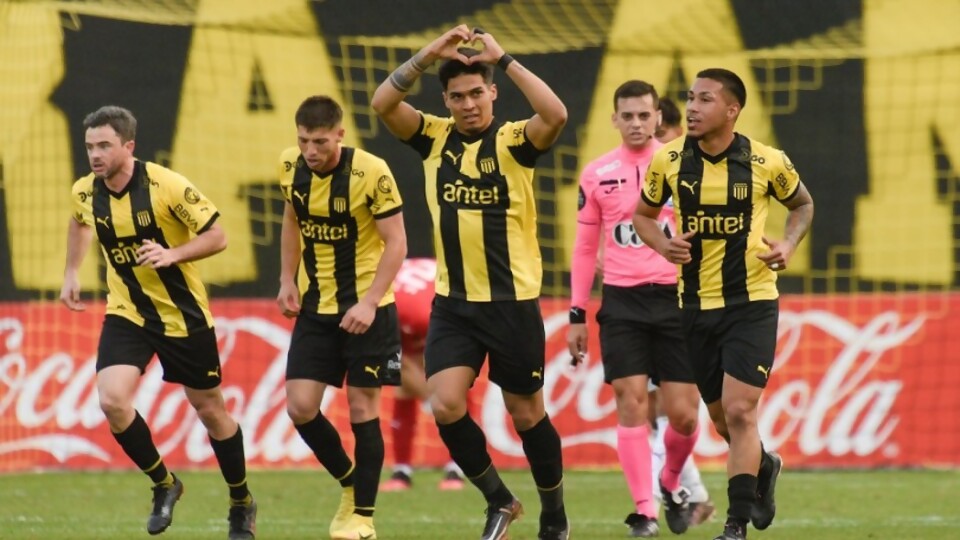 Peñarol festejó sobre el final —  Deportes — Primera Mañana | Azul 101.9